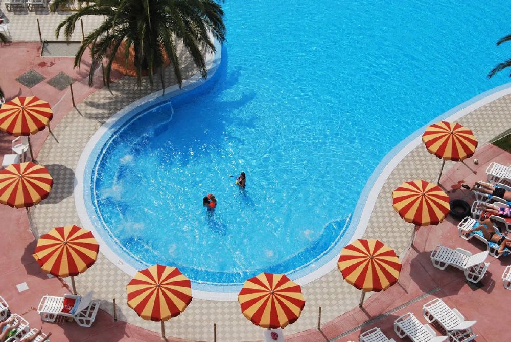 Zonvakantie Ai Pozzi Village Spa Resort — Loano