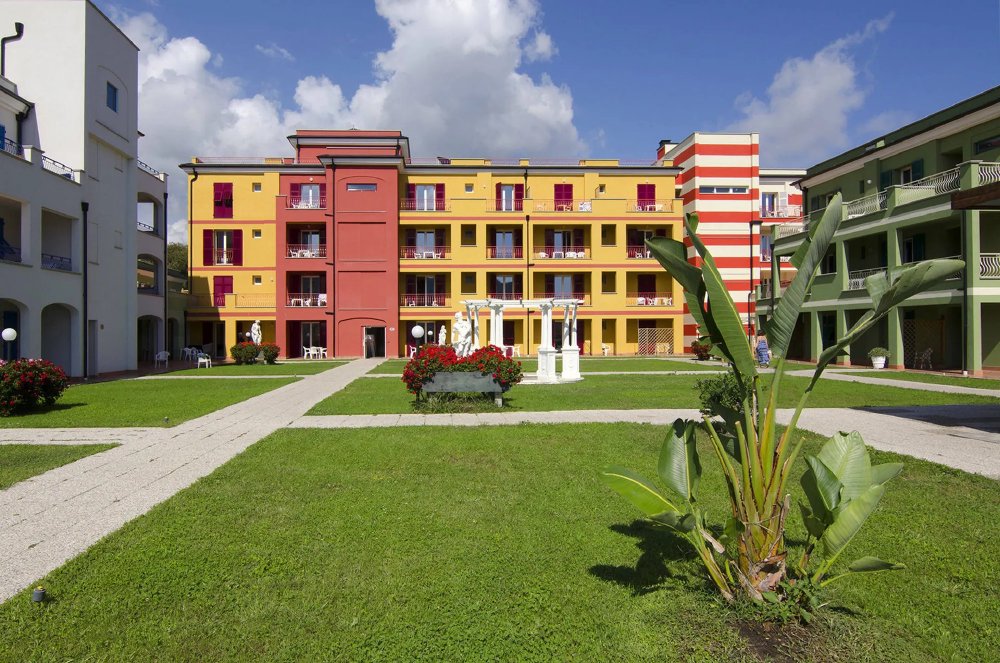 Zonvakantie Ai Pozzi Village Spa Resort — Loano