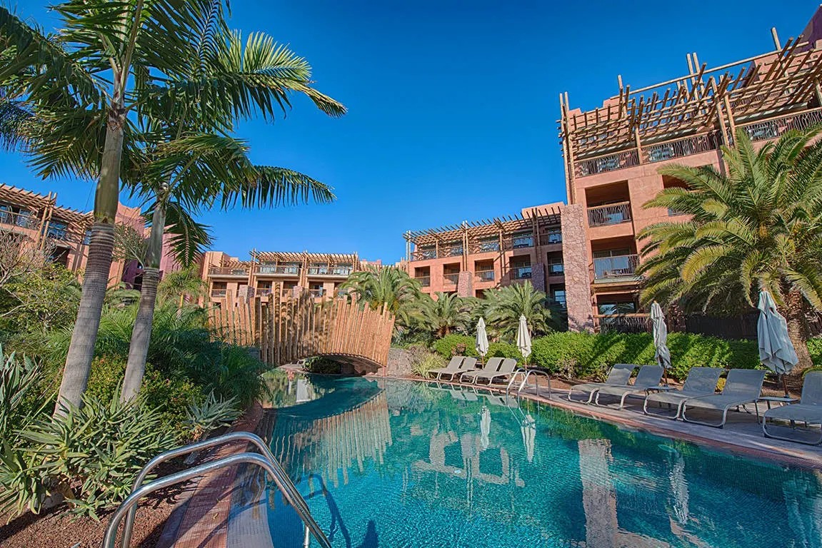 Vliegreis naar Lopesan Baobab Resort — luxe resort in Afrikaanse stijl