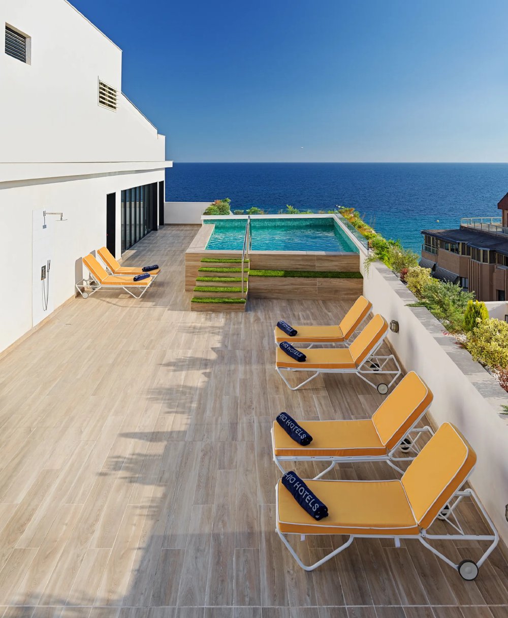 Vliegreis naar Hotel H10 Puerto Poniente — direct aan Poniente‑strand, Benidorm