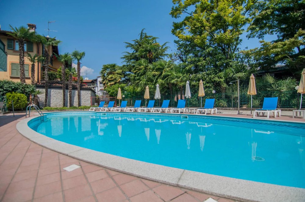 Vliegreis: Hotel Flora Stresa — Verblijf aan het Lago Maggiore