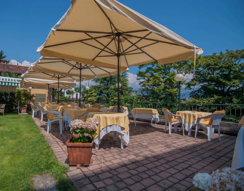 Vliegreis: Hotel Flora Stresa — Verblijf aan het Lago Maggiore