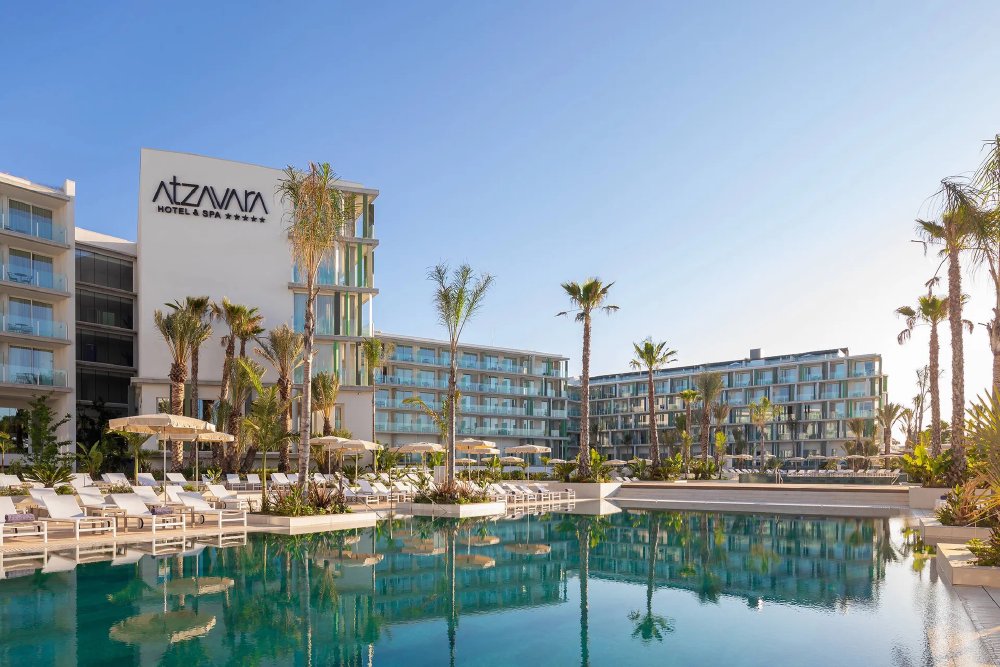 Vliegreis naar Aqua Hotel Atzavara & Spa — Luxe 5-sterrenhotel in Santa Susanna