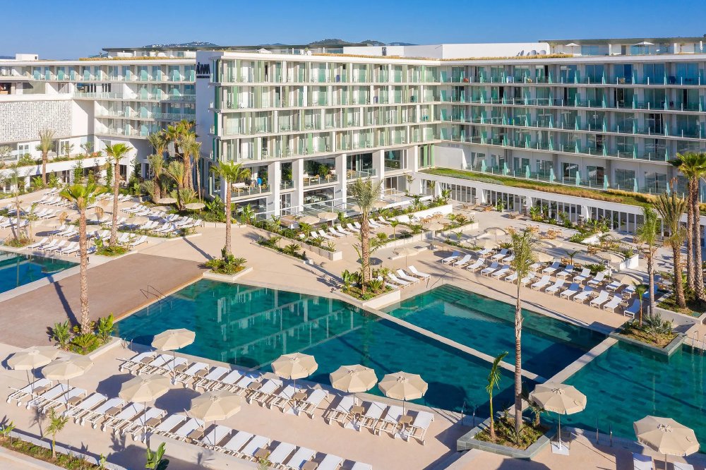 Vliegreis naar Aqua Hotel Atzavara & Spa — Luxe 5-sterrenhotel in Santa Susanna