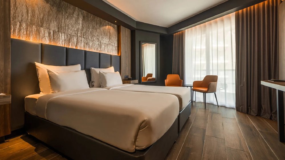 Vliegreis: AX ODYCY Hotel — Qawra Promenade, direct aan zee