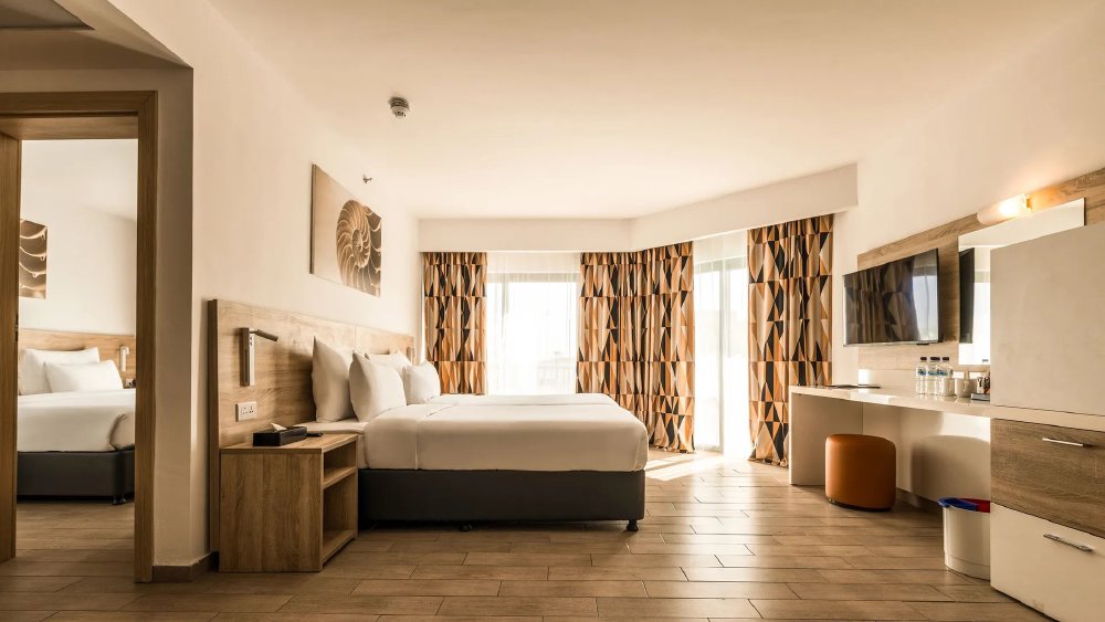 Vliegreis naar AX ODYCY Hotel – All inclusive aan de Qawra Promenade