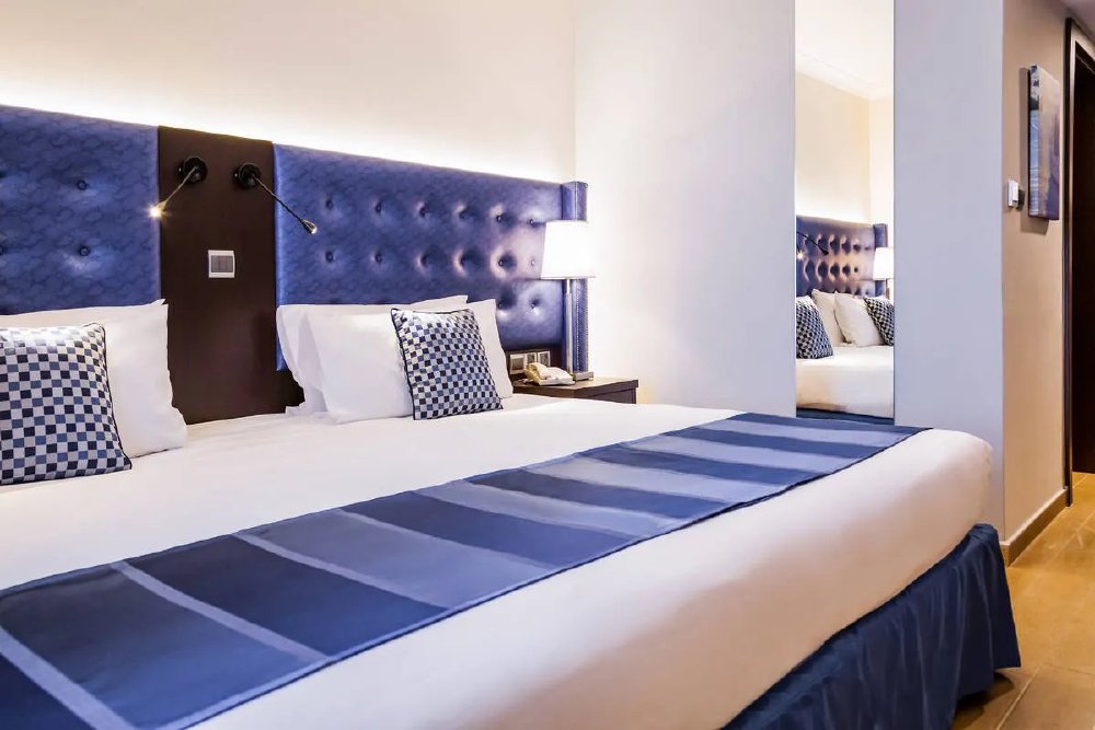 Vliegreis: AX The Victoria Hotel in hartje Sliema