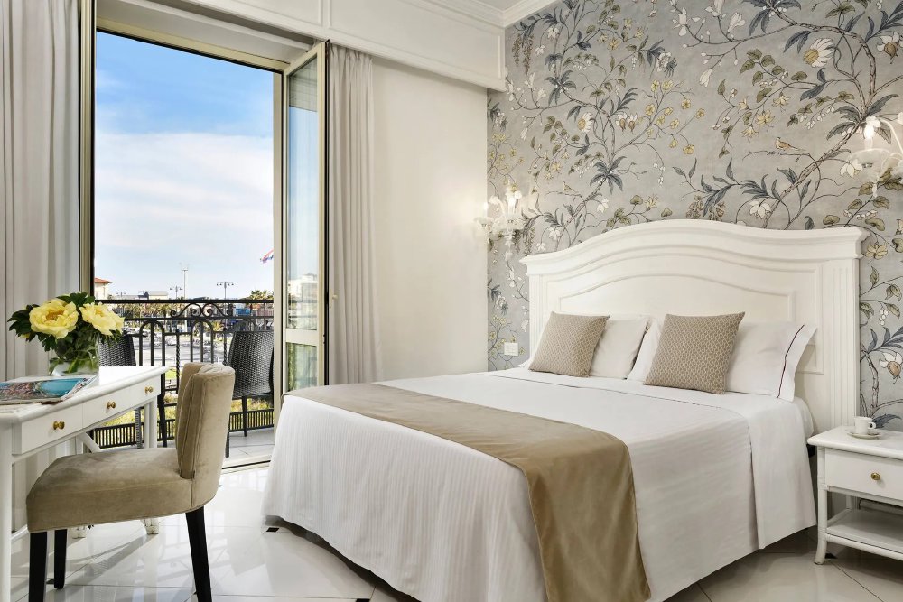 Vliegreis - Hotel President: luxe aan de boulevard van Viareggio