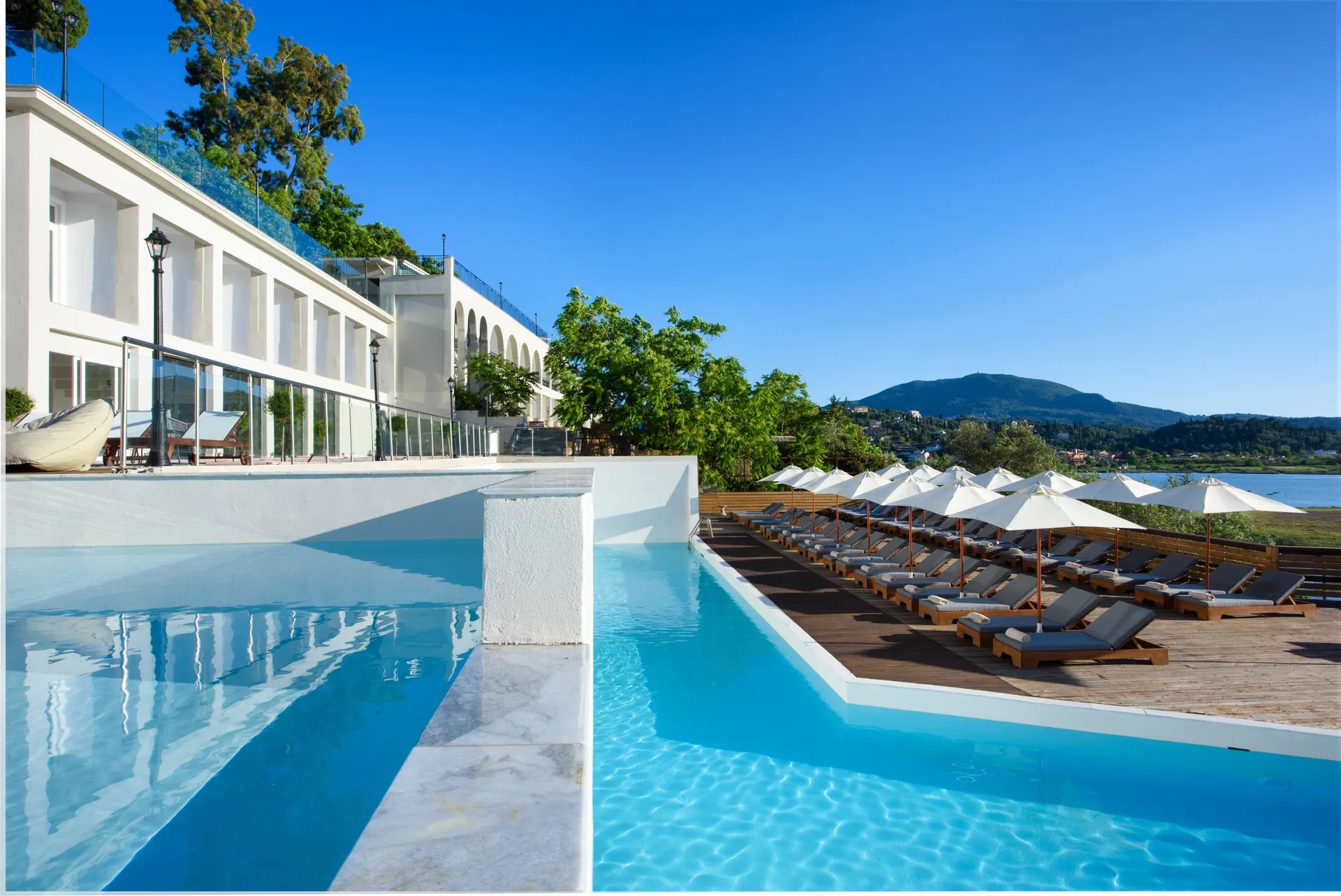 Vliegreis naar The Royal Grand Hotel in Kanoni (Corfu)