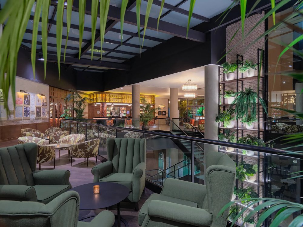 Stedentrip H10 Marina Barcelona — designhotel met dakterras en zwembad