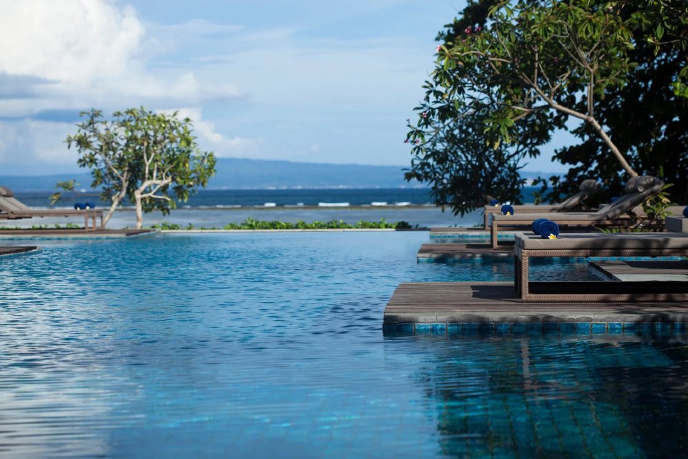 Vliegreis Maya Sanur Resort & Spa — Luxe designhotel direct aan het strand