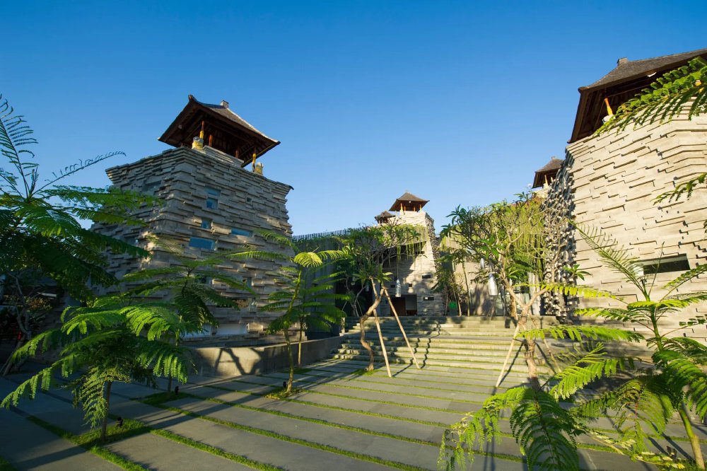Vliegreis Maya Sanur Resort & Spa — Luxe designhotel direct aan het strand