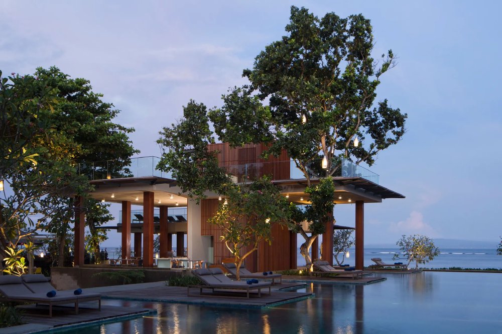 Vliegreis Maya Sanur Resort & Spa — Luxe designhotel direct aan het strand