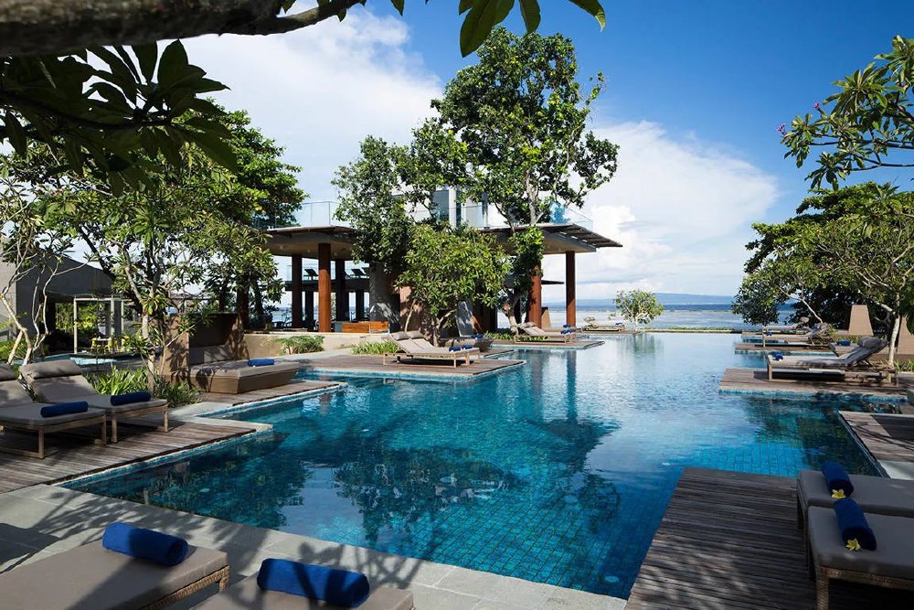 Vliegreis Maya Sanur Resort & Spa — Luxe strandresort in Sanur