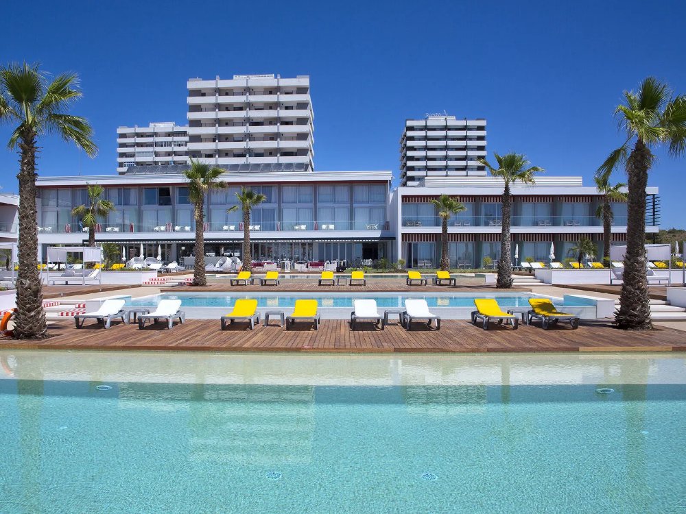 Vliegreis Pestana Alvor South Beach — Modern 4-sterrenhotel direct aan het strand