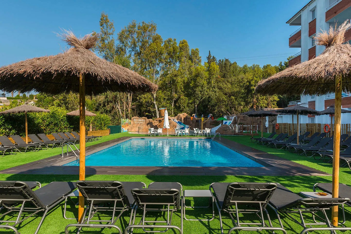 Vliegreis Appartementen Els Llorers — Rustig familiecomplex in Lloret de Mar