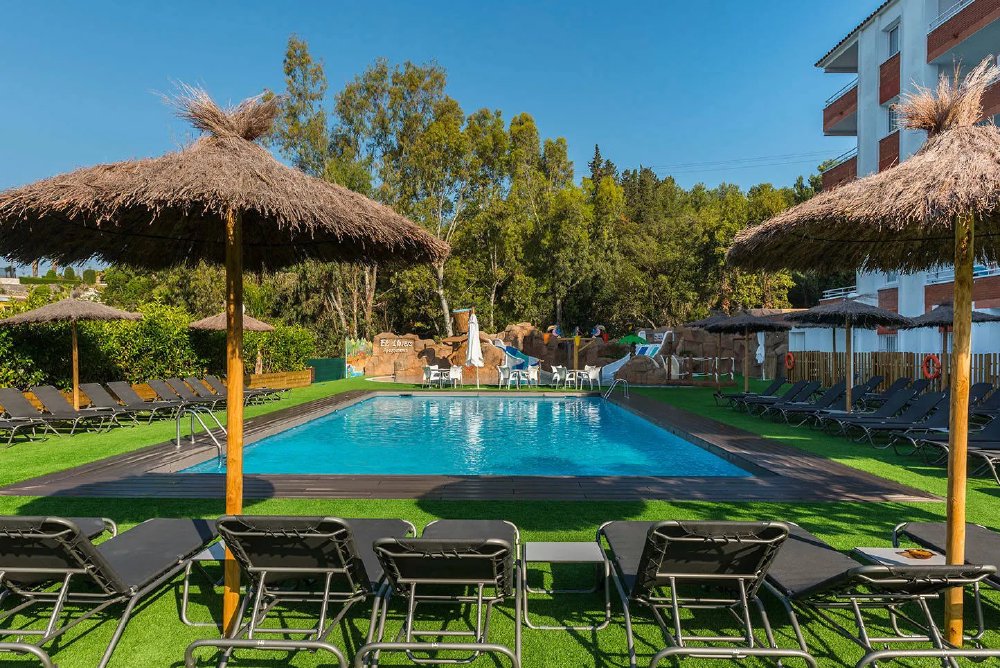 Vliegreis Appartementen Els Llorers — Rustig familiecomplex in Lloret de Mar