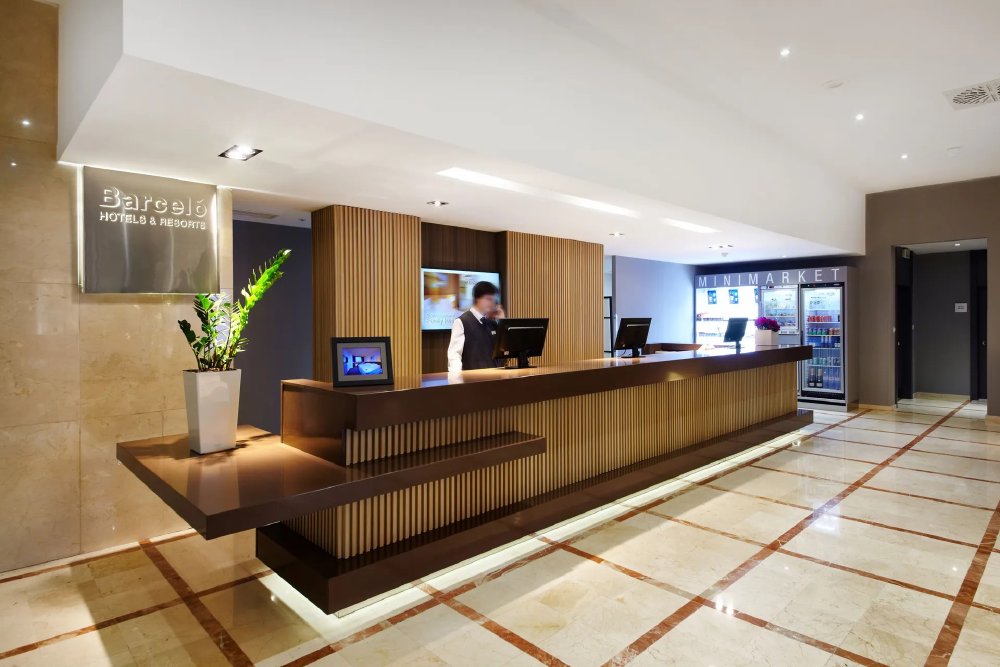 Vliegreis: Hotel Occidental Praha in Praag (wijk Nusle)