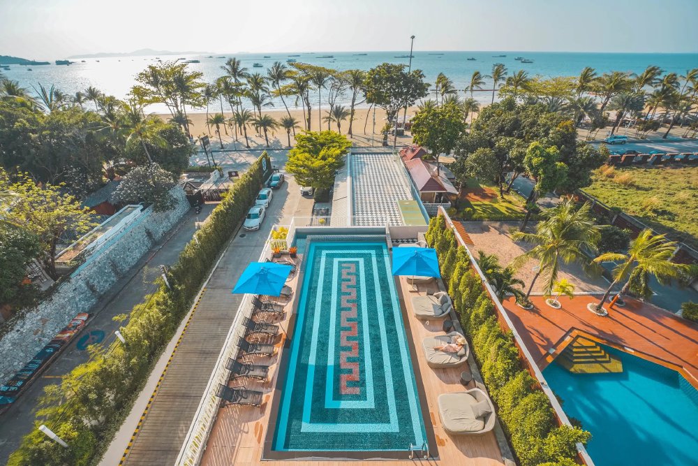 Vliegreis naar Mera Mare Pattaya — luxe strandhotel in het hart van Pattaya