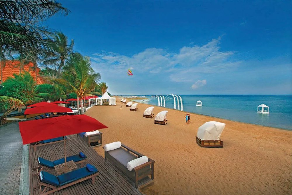 Vliegreis naar Puri Santrian Beach Resort & Spa, Sanur — Direct aan privéstrand