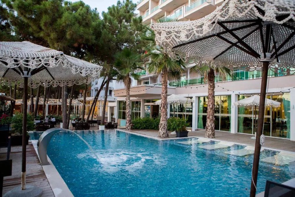 Vliegreis Albanian Star Hotel — Strand en All Inclusive in Golem