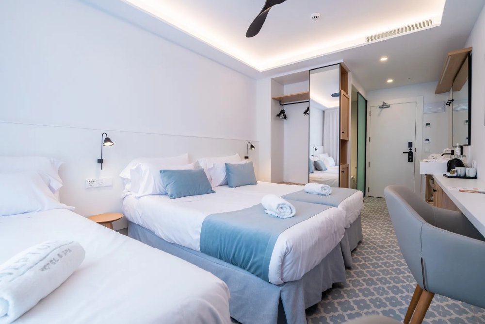 Vliegreis naar Neptuno Hotel & Spa, Calella — 4-sterren superior met rooftop en spa