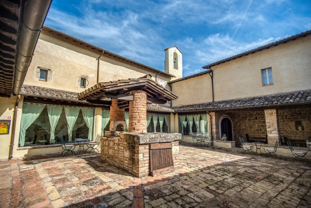 Vliegreis Hotel Abbazia Collemedio — Sfeervol kloosterhotel in Umbrië