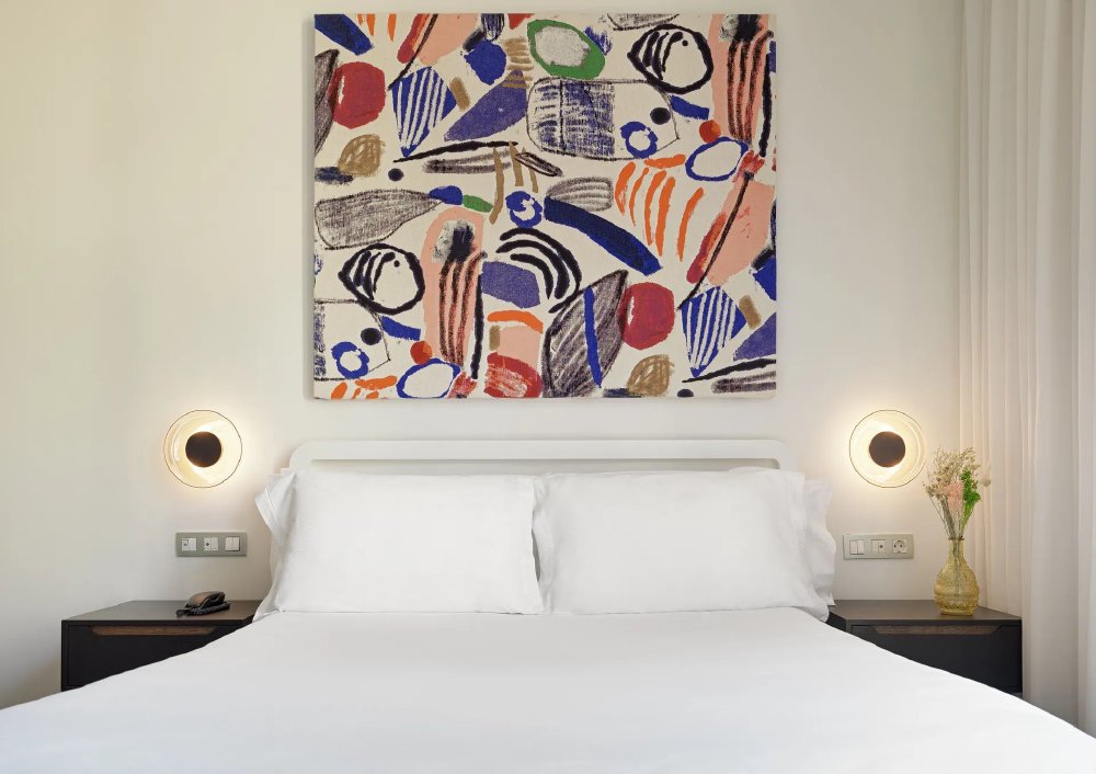 Vliegreis Barcelona — Hotel H10 Casanova: dakterras met zwembad en spa
