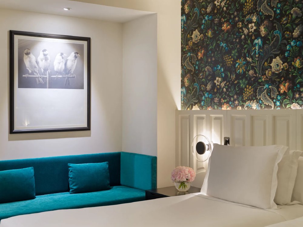 Vliegreis Barcelona — Hotel H10 Casanova: dakterras met zwembad en spa
